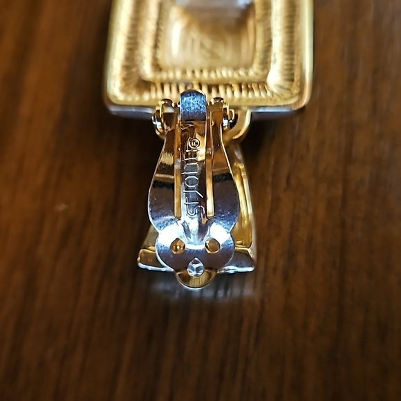 💕ST. JOHN💕 Square Shape Clip On Earrings ~ Gold with Ivory Enamel NWOT - Picture 9 of 9